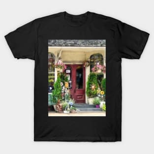 Strasburg PA - Flower Shop With Birdhouse T-Shirt